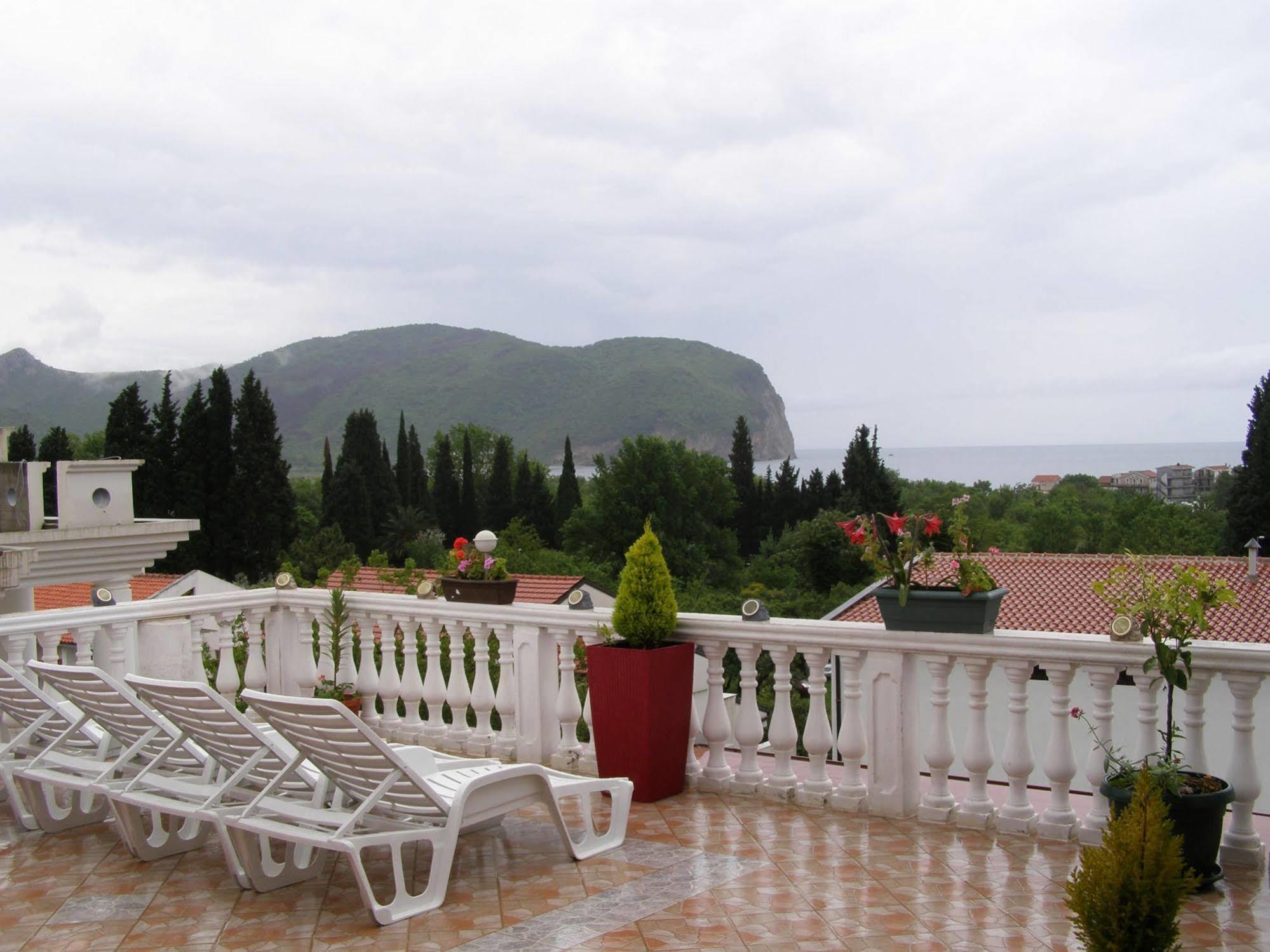 Hotel Wellness & Spa Angelo Gabriel Petrovac Exterior photo